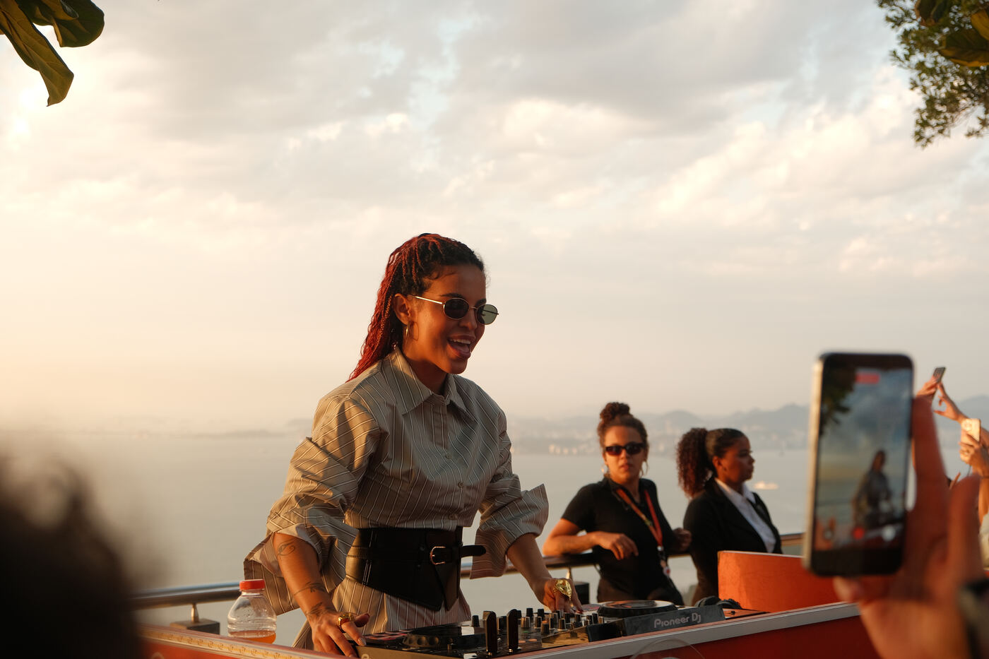 DJ Bruna Strait